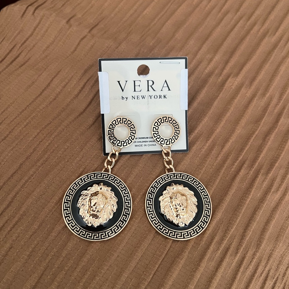 ✅🆕Vera by New York brand Gold and Black Lion Medallion Drop Earrings